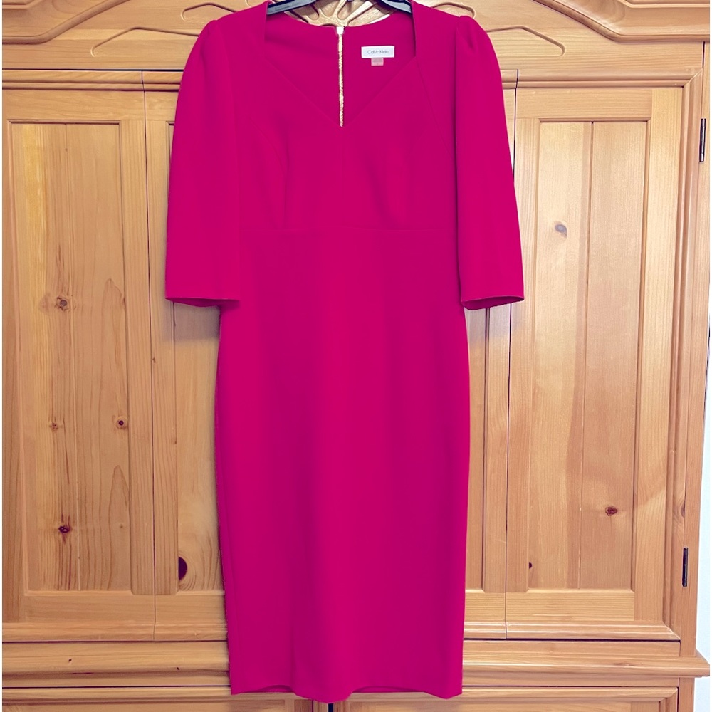 Women’s Calvin Klein Fuchsia Sheath w/gold zipper.